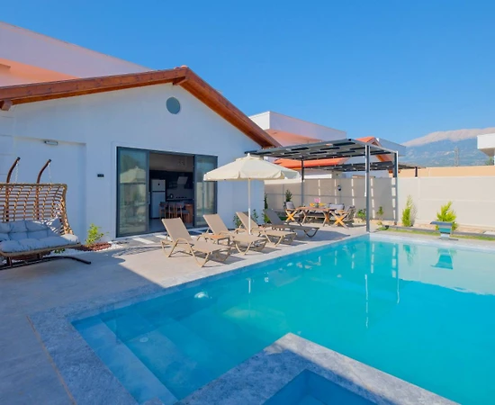 Seydikemer Çaltıözü'nde Doğa İle İç İçe, Özel Havuzlu, Bahçeli Villa - 1