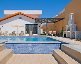 Seydikemer Çaltıözü'nde Geniş Alanlara Sahip, Özel Havuzlu, 4+1 Kiralık Villa - 2