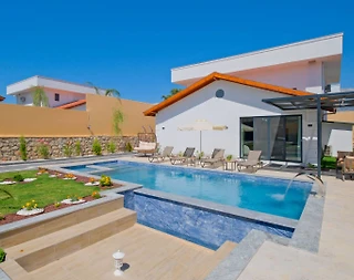 Seydikemer Çaltıözü'nde Geniş Alanlara Sahip, Özel Havuzlu, 4+1 Kiralık Villa - 4
