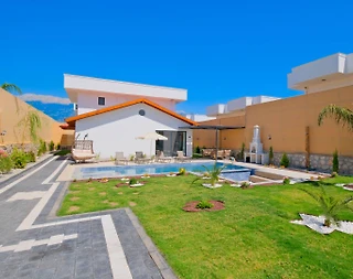 Seydikemer Çaltıözü'nde Geniş Alanlara Sahip, Özel Havuzlu, 4+1 Kiralık Villa - 5