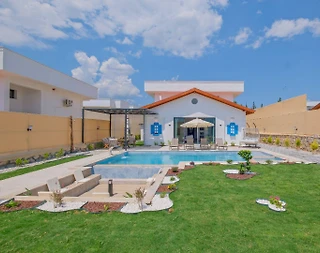 Seydikemer Çaltıözü'nde Geniş Bahçeli, Özel Havuzlu, Şık Villa - 2