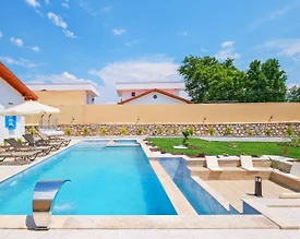 Seydikemer Çaltıözü'nde Geniş Bahçeli, Özel Havuzlu, Kiralık Villa - 3