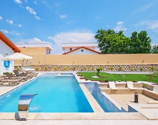 Seydikemer Çaltıözü'nde Geniş Bahçeli, Özel Havuzlu, Şık Villa - 3