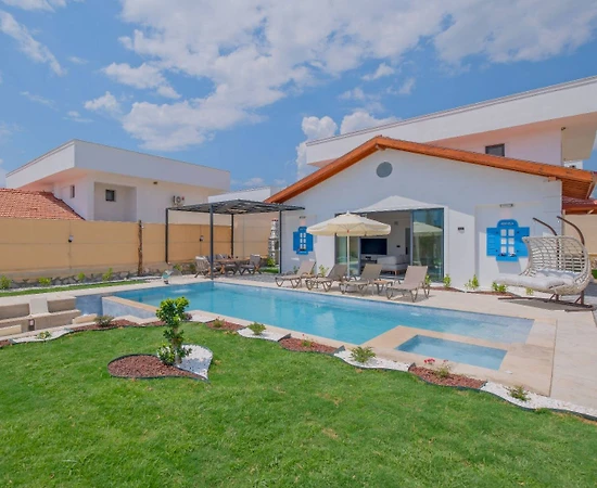 Seydikemer Çaltıözü'nde Geniş Ailelere Uygun, Özel Havuzlu, Kiralık Villa - 1