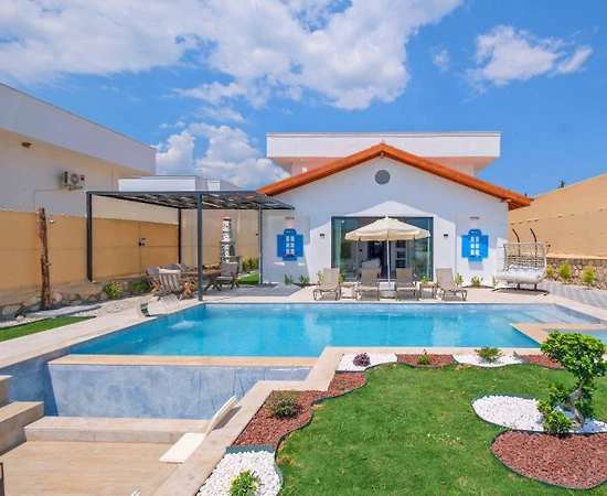 Seydikemer Çaltıözü'nde Geniş Bahçeli, Özel Havuzlu, Kiralık Villa - 1