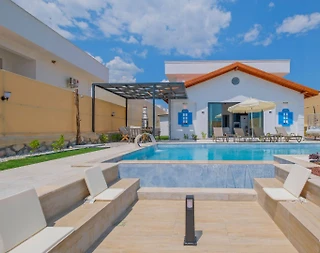 Seydikemer Çaltıözü'nde Geniş Bahçeli, Özel Havuzlu, Şık Villa - 5