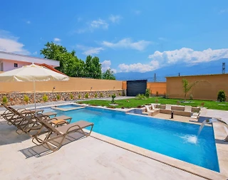 Seydikemer Çaltıözü'nde Sakin Konumda, Özel Havuzlu, Şık Villa - 4