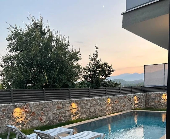 Seydikemer Cumhuriyet'te Geniş Ailelere Uygun, Özel Havuzlu, Ferah Villa - 1