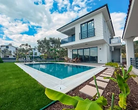 Seydikemer Cumhuriyet'te Sakin Konumda, Özel Havuzlu, Bahçeli Villa - 3