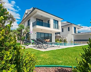 Seydikemer Cumhuriyet'te Sakin Konumda, Özel Havuzlu, Bahçeli Villa - 5