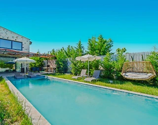 Seydikemer Demirler'de Otantik Tasarımlı, Özel Havuzlu, Bahçeli Villa - 1