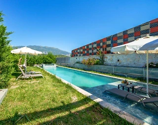 Seydikemer Demirler'de Otantik Tasarımlı, Özel Havuzlu, Bahçeli Villa - 4