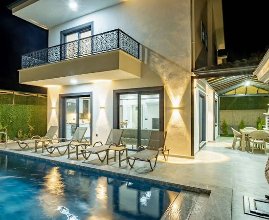 Seydikemer Gerişburnu'nda Geniş Ailelere Uygun, Özel Havuzlu, 3+1 Kiralık Villa - 1