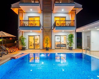 Seydikemer Gerişburnu'nda Geniş Bahçeli, Özel Havuzlu, 4+1 Villa  - 1