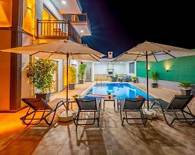 Seydikemer Gerişburnu'nda Geniş Bahçeli, Özel Havuzlu, 4+1 Villa - 3