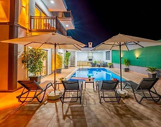 Seydikemer Gerişburnu'nda Geniş Bahçeli, Özel Havuzlu, 4+1 Villa - 3