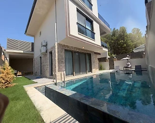 Seydikemer Gerişburnu'nda Geniş Bahçeli, Özel Havuzlu, Konforlu Villa - 1