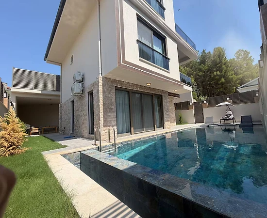 Seydikemer Gerişburnu'nda Geniş Bahçeli, Özel Havuzlu, Konforlu Villa - 1