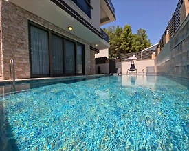 Seydikemer Gerişburnu'nda Geniş Bahçeli, Özel Havuzlu, Konforlu Villa - 2