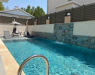Seydikemer Gerişburnu'nda Geniş Bahçeli, Özel Havuzlu, Konforlu Villa - 4