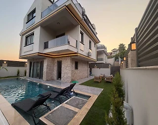 Seydikemer Gerişburnu'nda Modern Tasarımlı, Özel Havuzlu, Bahçeli Villa - 2