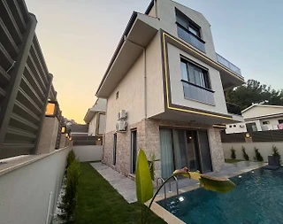 Seydikemer Gerişburnu'nda Modern Tasarımlı, Özel Havuzlu, Bahçeli Villa - 3