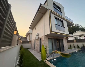 Seydikemer Gerişburnu'nda Modern Tasarımlı, Özel Havuzlu, Bahçeli Villa - 3