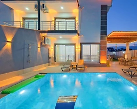 Seydikemer Gerişburnu'nda Modern Tasarımlı, Özel Havuzlu, İkiz Villa - 2