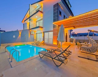 Seydikemer Gerişburnu'nda Modern Tasarımlı, Özel Havuzlu, İkiz Villa - 3