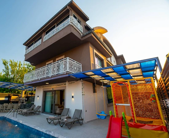 Seydikemer Gerişburnu'nda Modern Tasarımlı, Özel Havuzlu, İkiz Villa - 1