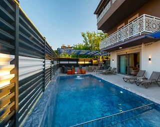 Seydikemer Gerişburnu'nda Modern Tasarımlı, Özel Havuzlu, İkiz Villa - 2