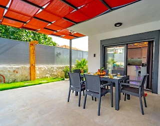 Seydikemer Gerişburnu'nda Sakin Konumda, Özel Havuzlu, Geniş Villa - 3