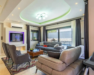 Seydikemer Gerişburnu'nda Sakin Konumda, Özel Havuzlu, Geniş Villa - 5