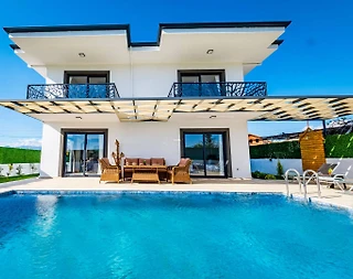 Seydikemer Gernişburnu'nda Geniş Bahçeli, Özel Havuzlu, 3+1 Kiralık Villa - 1