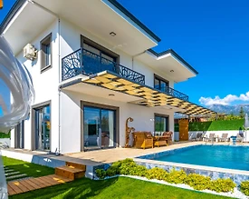 Seydikemer Gernişburnu'nda Geniş Bahçeli, Özel Havuzlu, 3+1 Kiralık Villa - 2