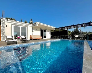 Seydikemer Girmeler'de Doğa Manzaralı, Özel Havuzlu, Jakuzili Villa - 2
