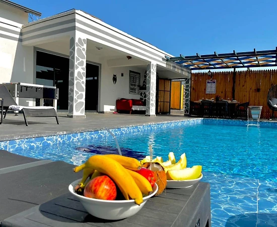 Seydikemer Girmeler'de Doğa Manzaralı, Özel Havuzlu, Lüks Villa - 1