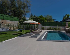 Seydikemer Kadıköy'de Yemyeşil Bahçeli, Özel Havuzlu, Çocuk Oyun Alanlı Villa - 2