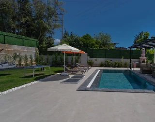 Seydikemer Kadıköy'de Yemyeşil Bahçeli, Özel Havuzlu, Çocuk Oyun Alanlı Villa - 2
