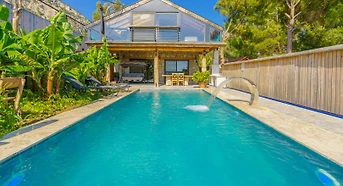 Seydikemer Karadere'de Balayı Çiftlerine Uygun, Özel Havuzlu, 1+1 Villa