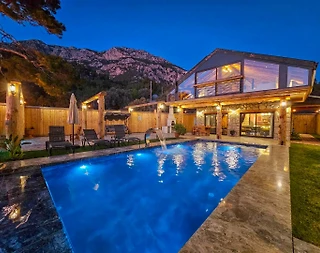 Seydikemer Karadere'de Denize Sıfır, Özel Havuzlu, Otantik Taş Ev - 1