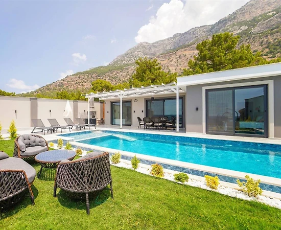 Seydikemer Karadere'de Doğa Manzaralı, Özel Havuzlu, 2+1 Villa - 1