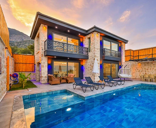 Seydikemer Karadere'de Geniş Bahçe İçerisinde, Özel Havuzlu, 2+1 Villa - 1