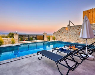 Seydikemer Karadere'de Geniş Bahçe İçerisinde, Özel Havuzlu, 2+1 Villa - 4