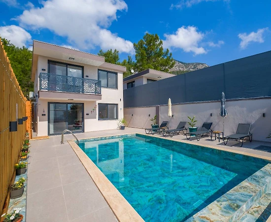 Seydikemer Karadere'de Sakin Konumda, Özel Havuzlu, Kiralık Villa - 1