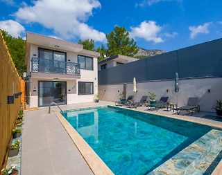 Seydikemer Karadere'de Sakin Konumda, Özel Havuzlu, Şık Villa - 1