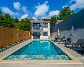 Seydikemer Karadere'de Sakin Konumda, Özel Havuzlu, Kiralık Villa - 2