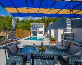 Seydikemer Karadere'de Sakin Konumda, Özel Havuzlu, Kiralık Villa - 3