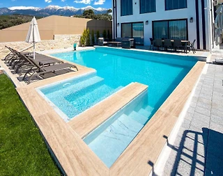 Seydikemer Kayadibi'nde Geniş Bahçeli, Isıtmalı Havuzlu, Saunalı Lüks Villa - 4