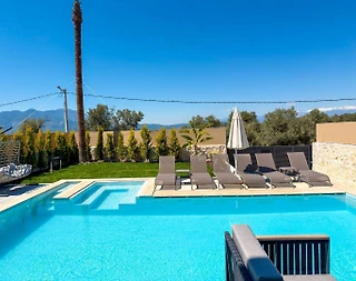 Seydikemer Kayadibi'nde Geniş Bahçeli, Isıtmalı Havuzlu, Saunalı Lüks Villa - 5